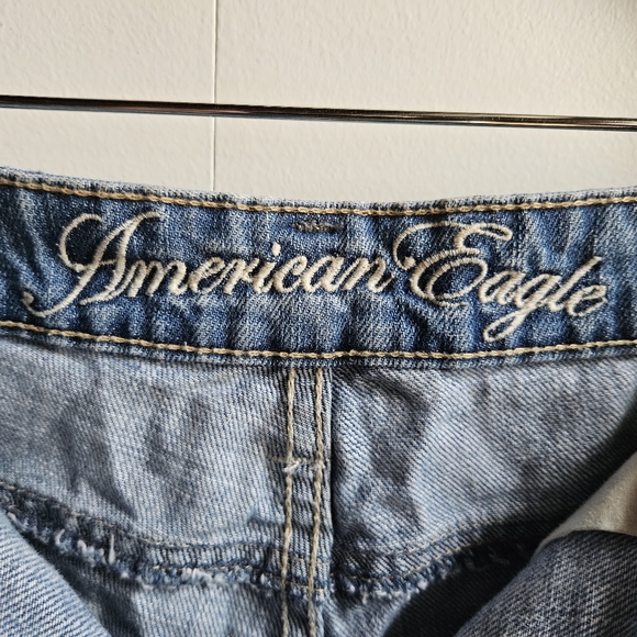 American Eagle Distressed Jean Shorts in Women's Size 8 - Picture 4 of 16